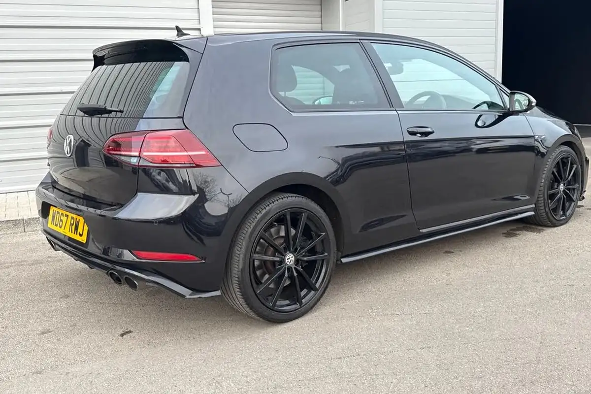2018-volkswagen-golf-20-tsi-r-hatchback-3d-dsg-big-56