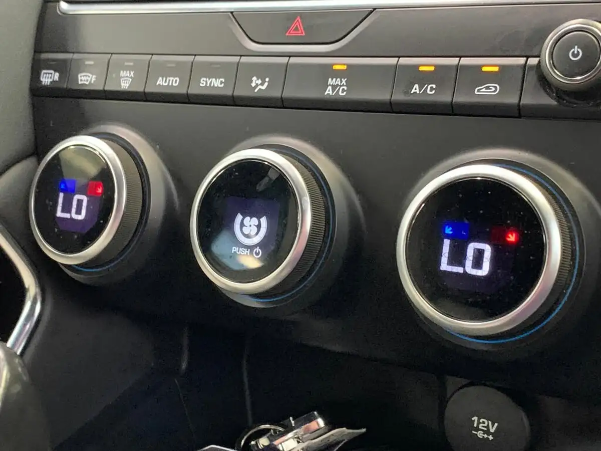 2019-jaguar-e-pace-20-i4d-r-dynamic-s-150ps-big-17