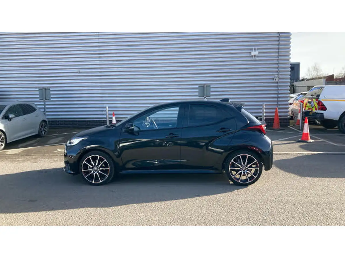 2024-toyota-yaris-15-vvt-i-gr-sport-114bhp-big-16