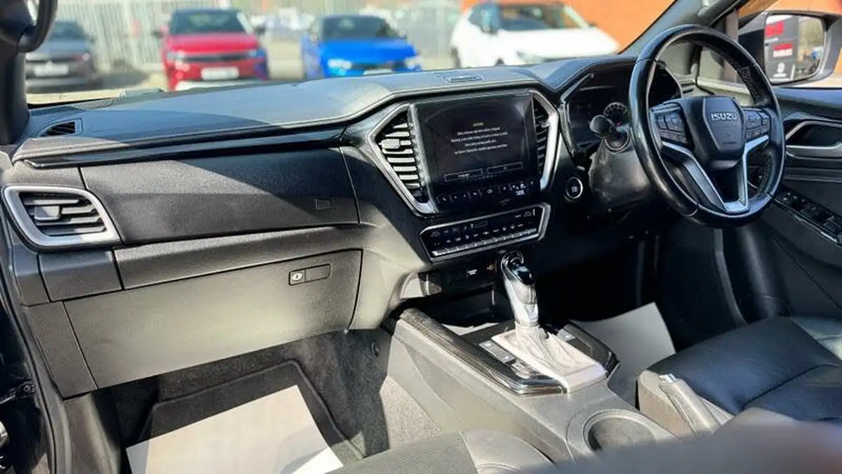 2021-isuzu-d-max-19td-v-cross-auto-big-10