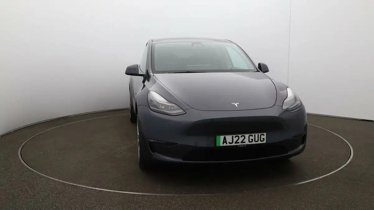 2022-tesla-model-y-e-long-range-big-33
