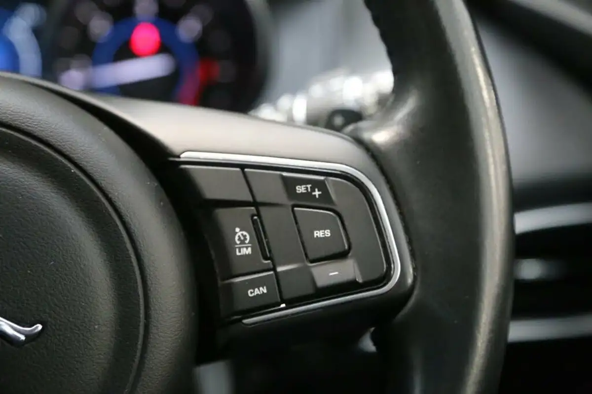 2016-jaguar-f-pace-20-i4d-portfolio-awd-auto-big-23