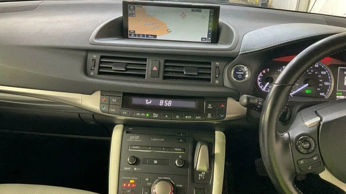 2018-lexus-ct-200h-18-premier-big-2