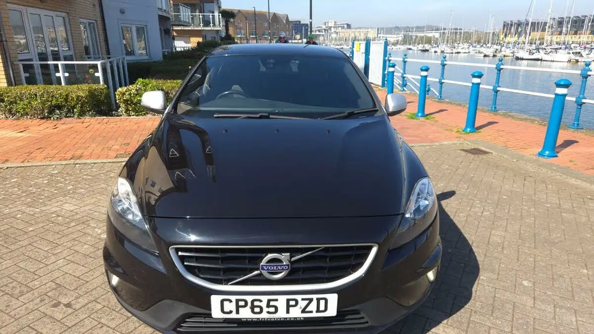2016-volvo-v40-20-t2-r-design-big-9