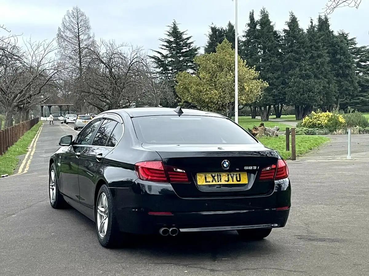 2011-bmw-5-series-big-14