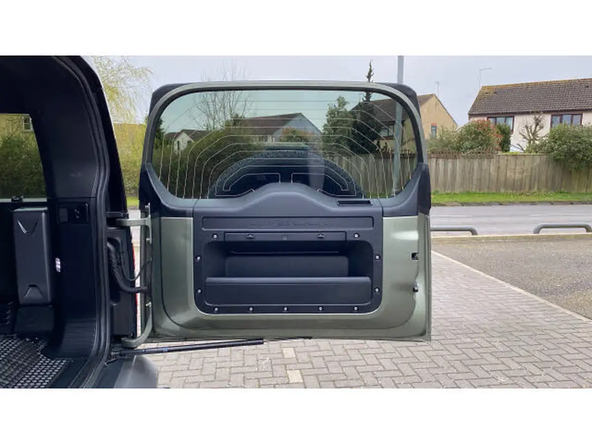 2023-land-rover-110-defender-20-p400e-x-dynamic-hse-big-26