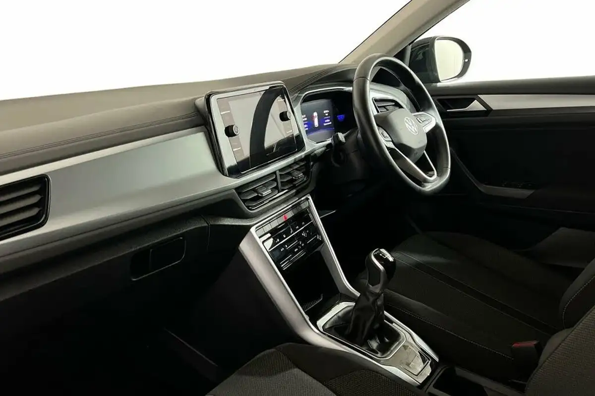 2022-volkswagen-t-roc-10-tsi-life-big-8