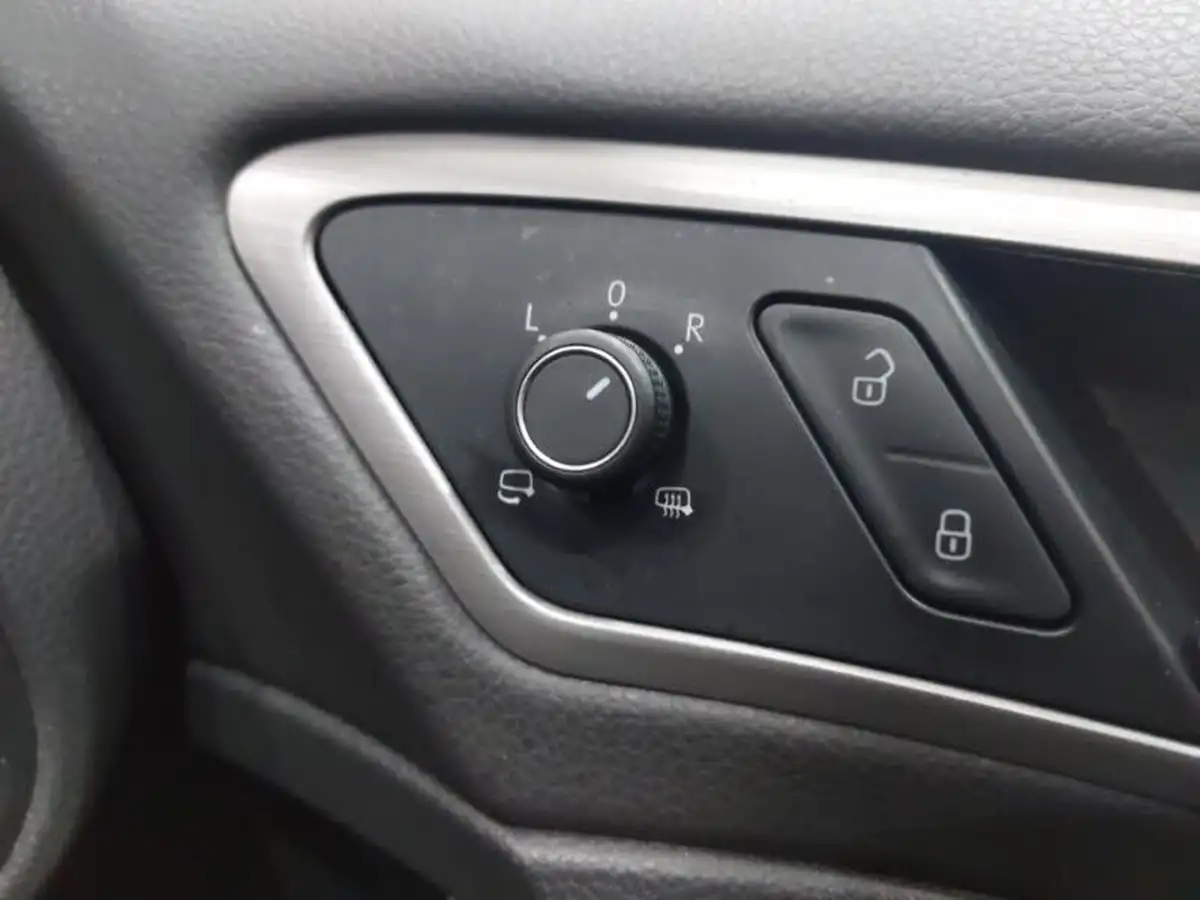 2015-volkswagen-golf-14-match-5d-dsg-big-17