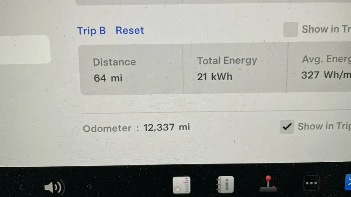 2022-tesla-model-y-e-long-range-big-25