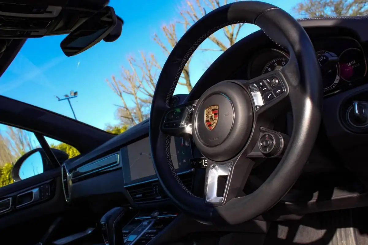 2022-porsche-cayenne-40-v8-turbo-s-e-hybrid-station-wagon-big-25