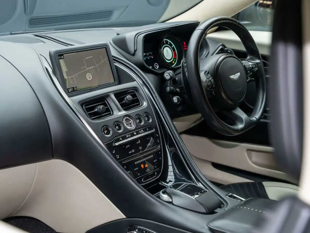 2017-aston-martin-db11-52-v12-big-26