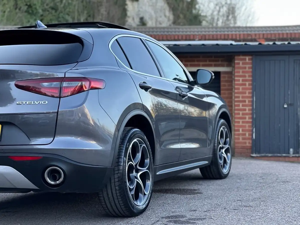 2020-alfa-romeo-stelvio-22td-speciale-big-19