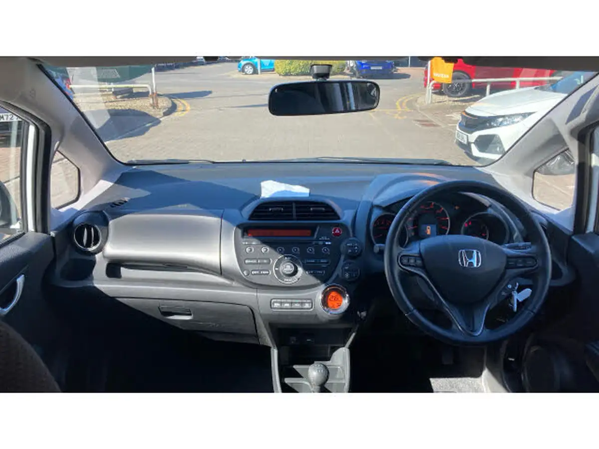 2015-honda-jazz-14-es-plus-big-3