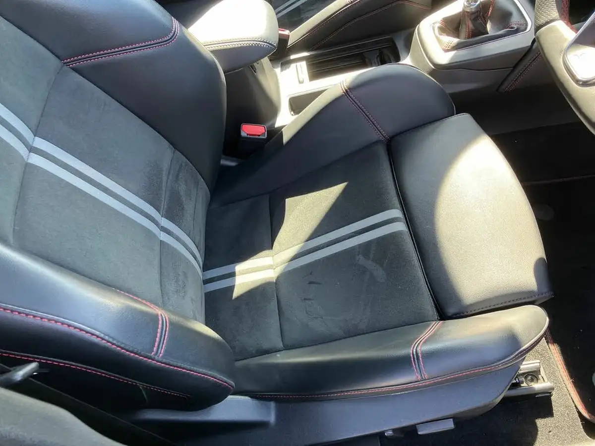 2023-ford-focus-23t-st-hatchback-big-31