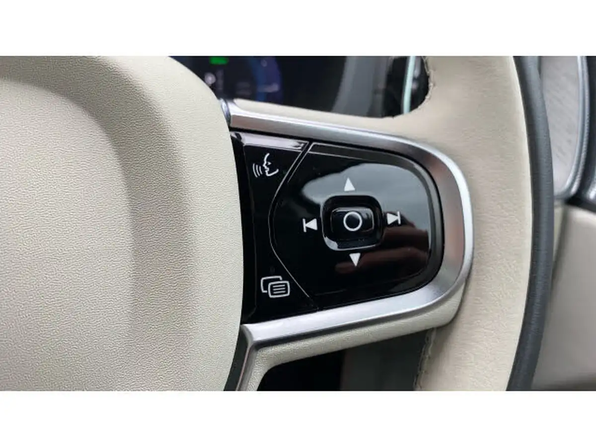 2024-volvo-xc60-20-t8-ultimate-dark-big-18