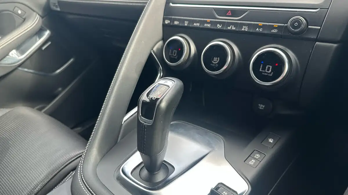 2018-jaguar-e-pace-20-i4-r-dynamic-se-249ps-big-12