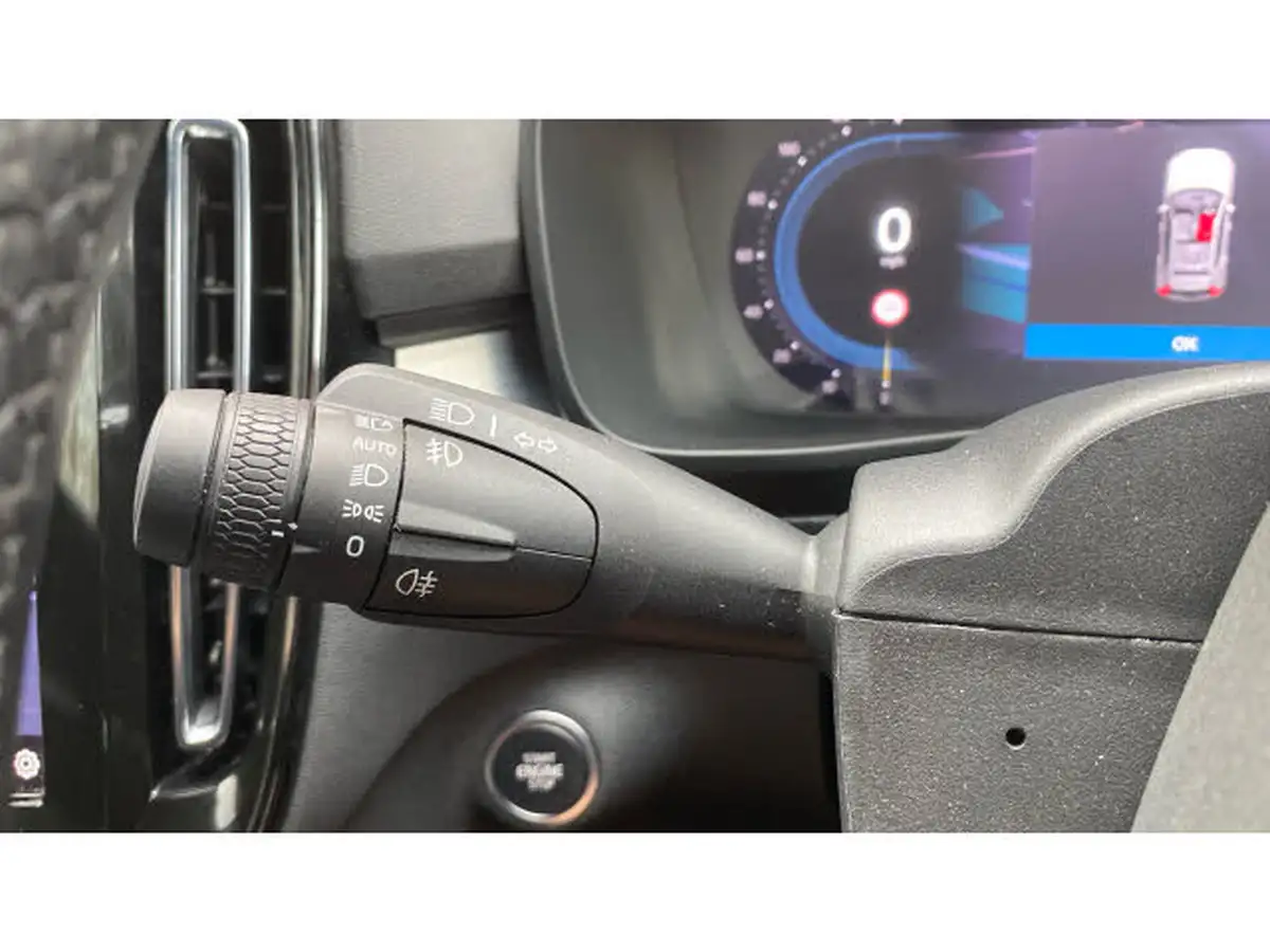 2024-volvo-xc40-20-b3-plus-big-23