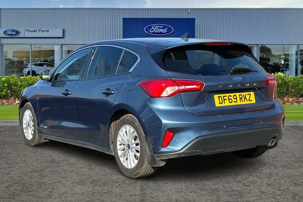2019-ford-focus-10t-titanium-hatchback-big-1