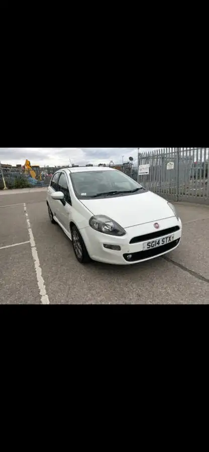 2014-fiat-punto-12-gbt-5d-big-7