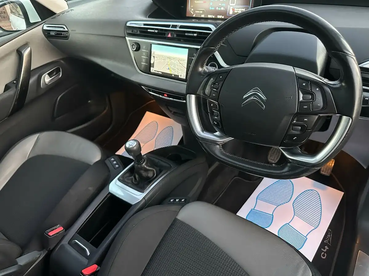 2014-citroen-c4-picasso-16e-hdi-exclusive-big-1