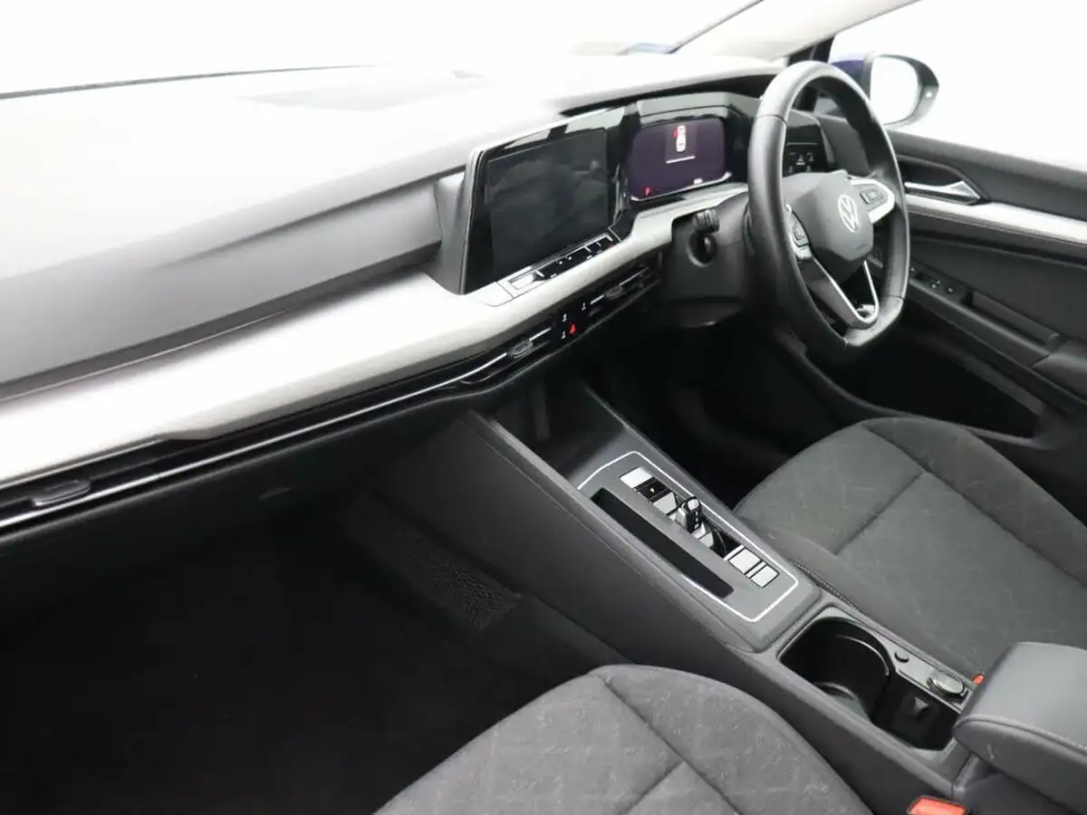 2024-volkswagen-golf-10-etsi-life-hatchback-big-7