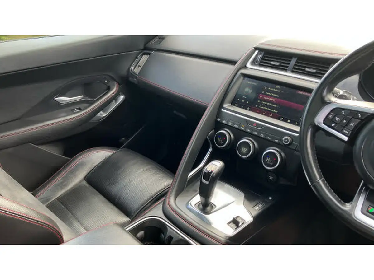 2019-jaguar-e-pace-20-i4d-chequered-flag-180ps-big-13