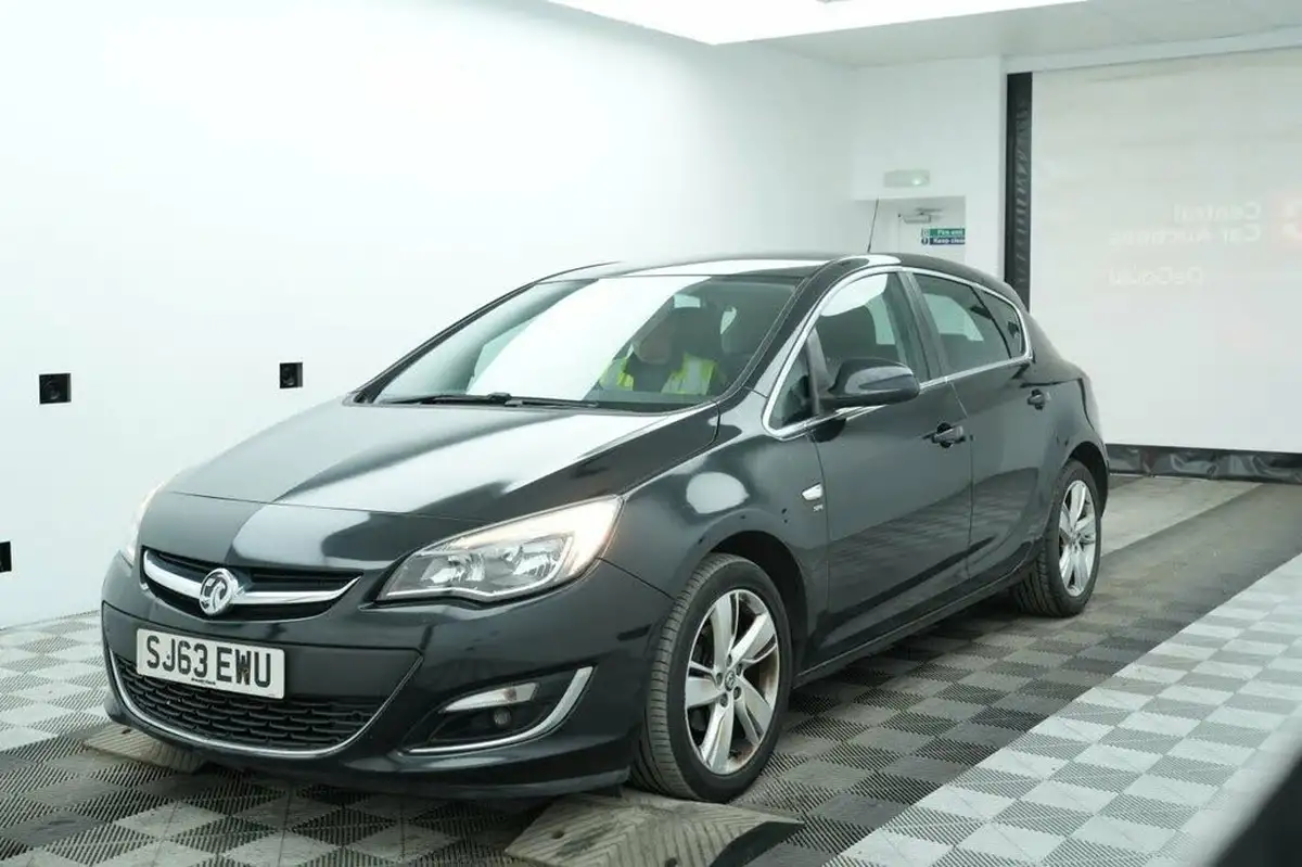 2013-vauxhall-astra-14-sri-100ps-1398cc-big-5