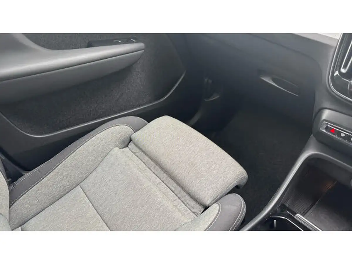 2024-volvo-xc40-20-b4-plus-big-26