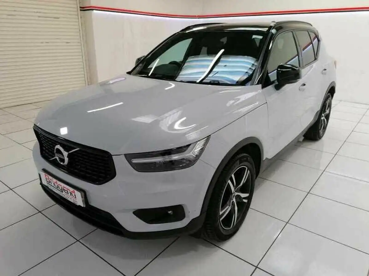2020-volvo-xc40-15-t3-r-design-big-2