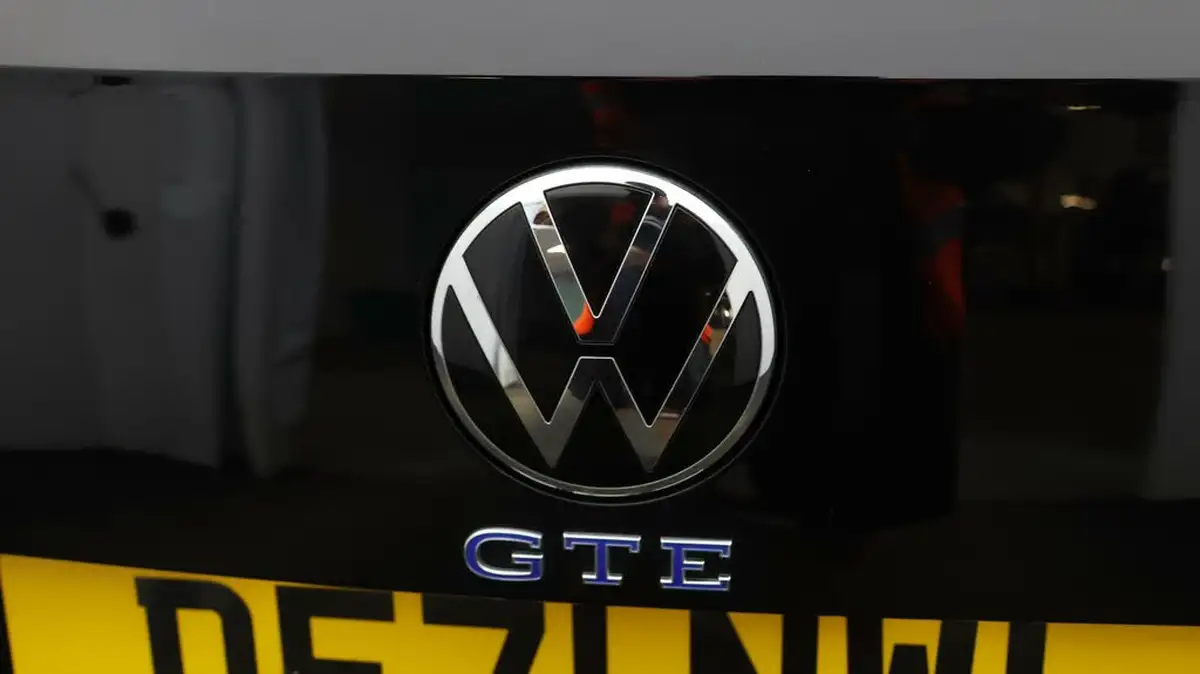 2021-volkswagen-passat-14-tsi-gte-estate-5d-big-19