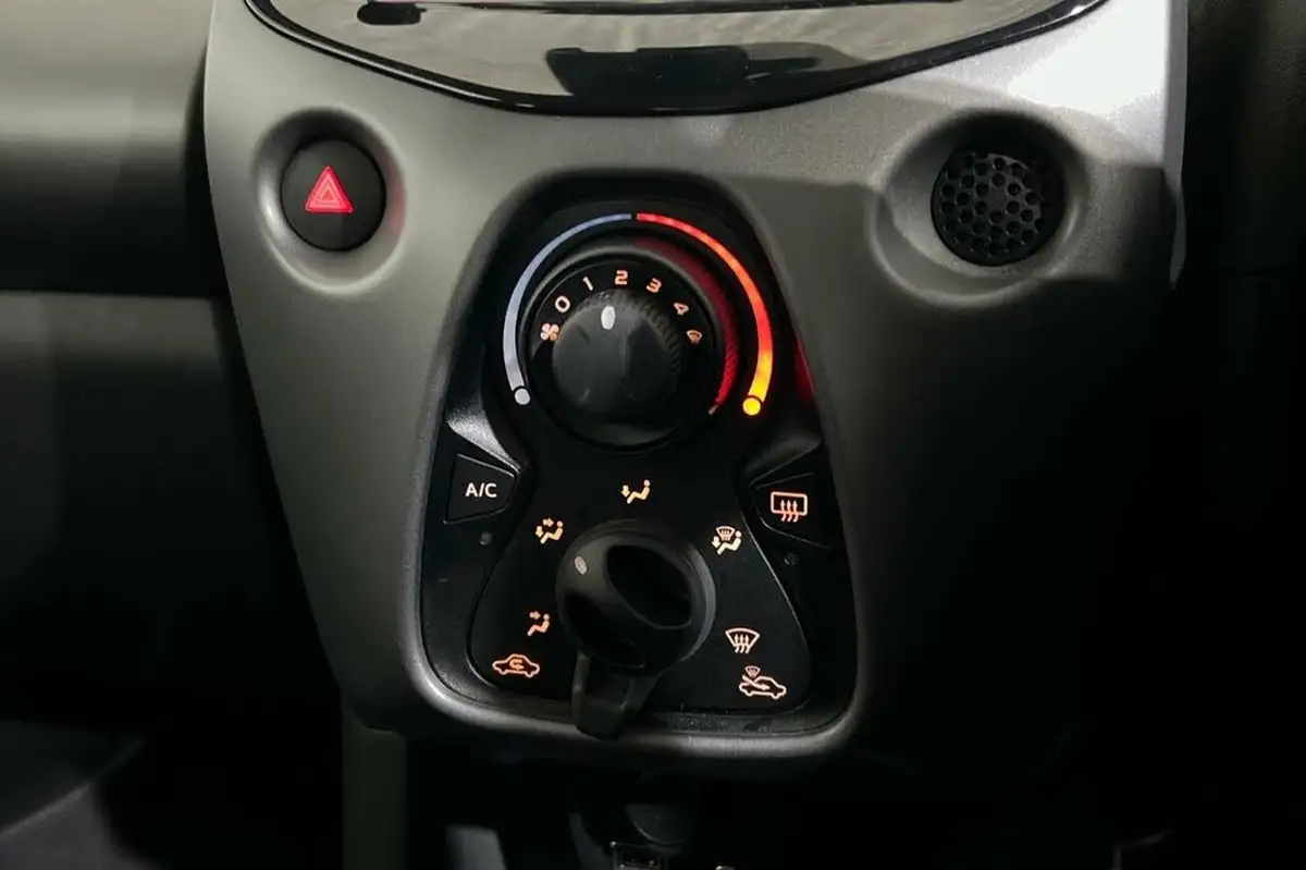 2021-toyota-aygo-10-vvt-i-x-play-tss-big-29