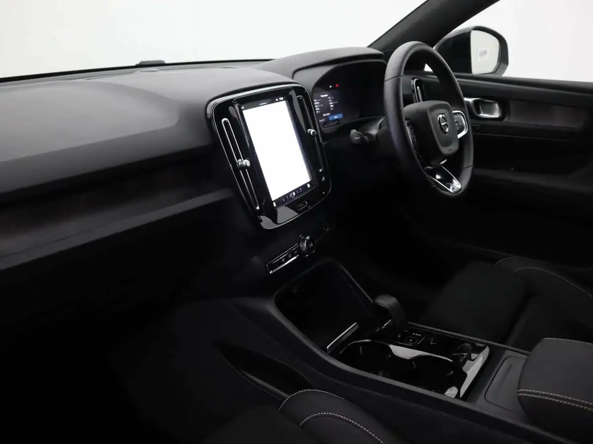 2023-volvo-xc40-e-twin-recharge-plus-big-9