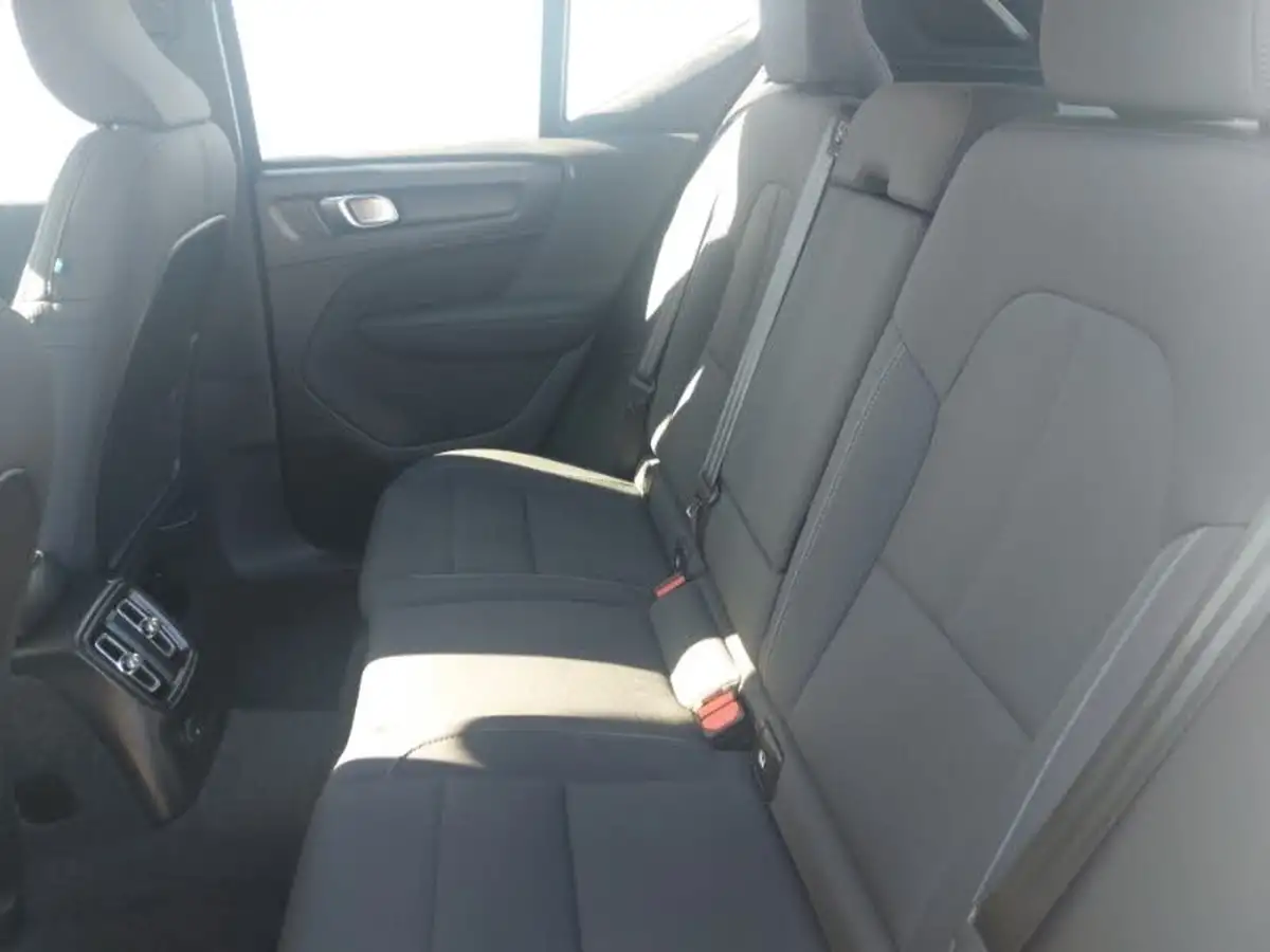 2022-volvo-xc40-15-t4-inscription-expression-big-5