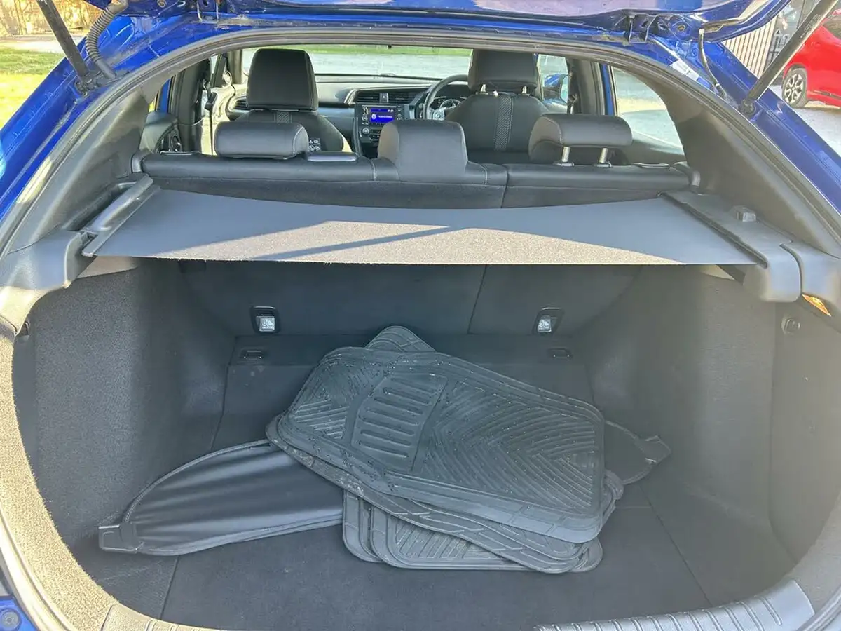 2019-honda-civic-16-i-dtec-se-hatchback-5d-big-25