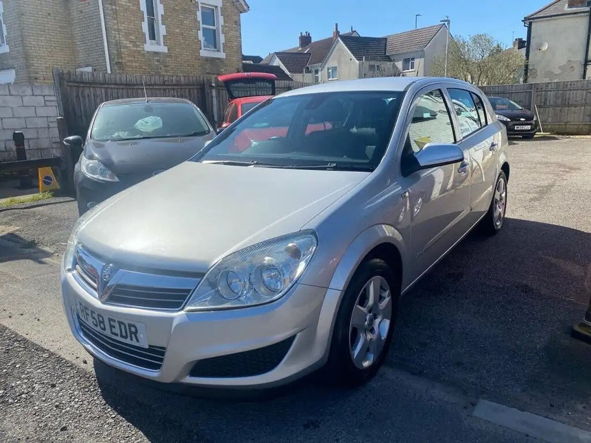 2009-vauxhall-astra-14-active-90ps-5d-big-2