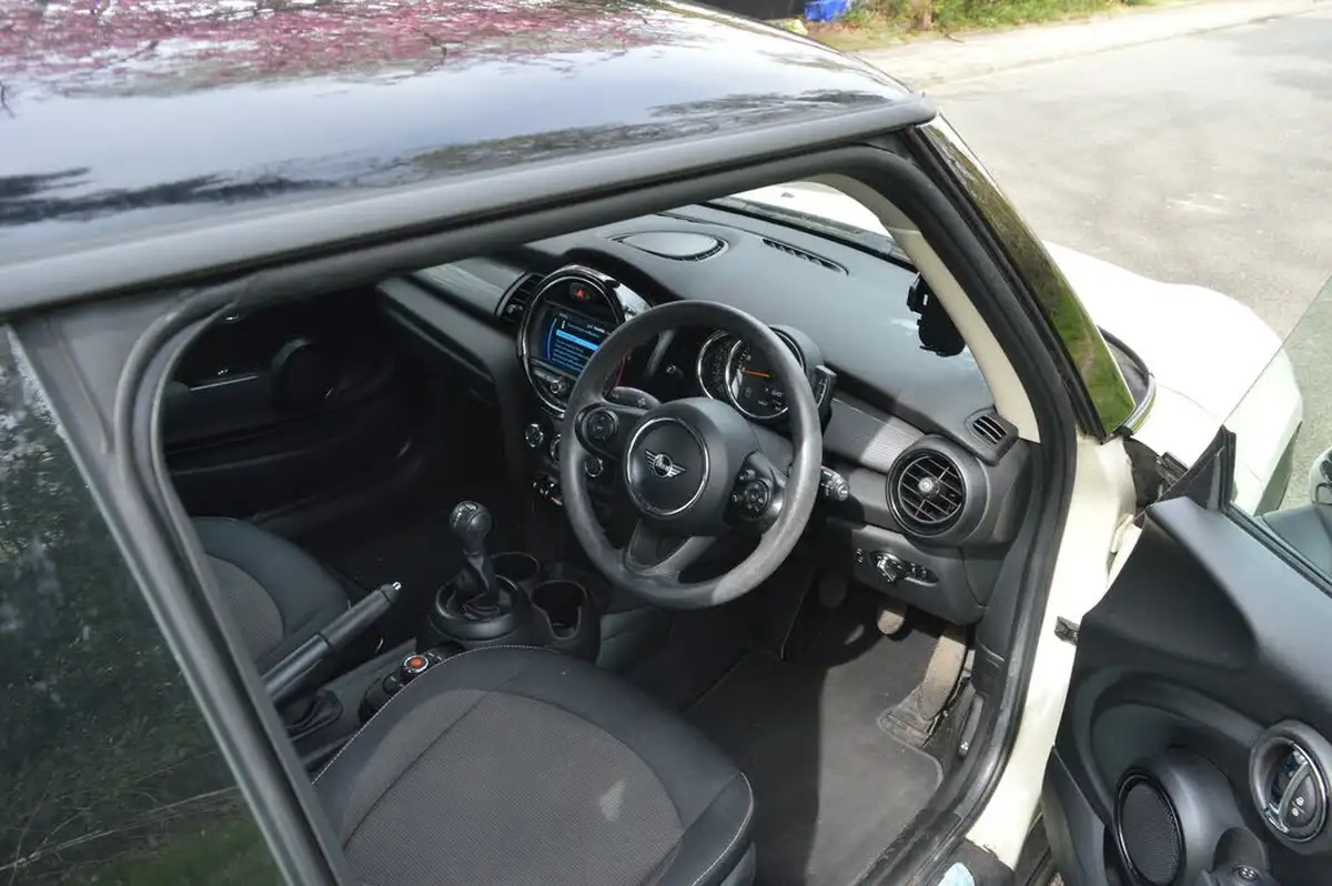 2018-mini-cooper-15-cooper-classic-ss-hatchback-3d-big-4