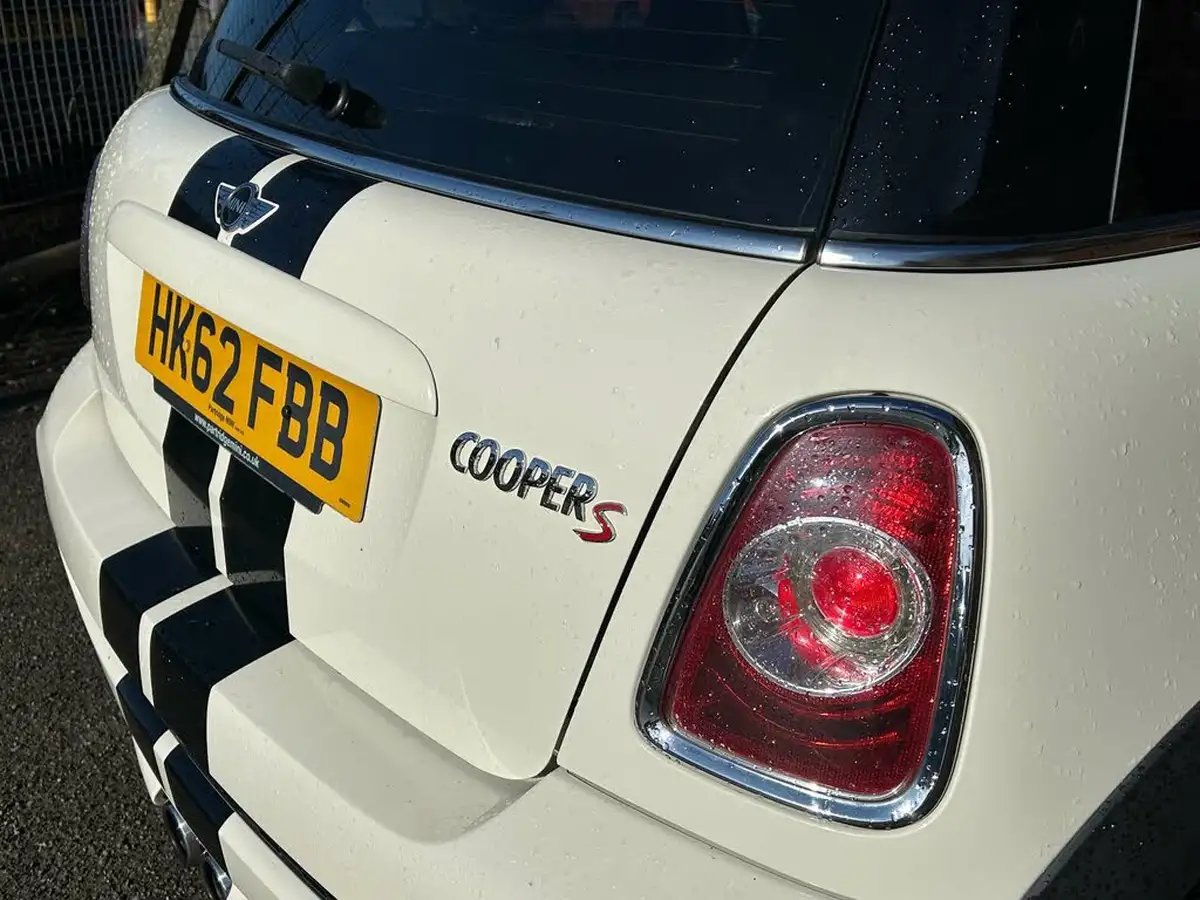 2012-mini-cooper-16-cooper-s-184bhp-sport-chili-hatchback-3d-big-14