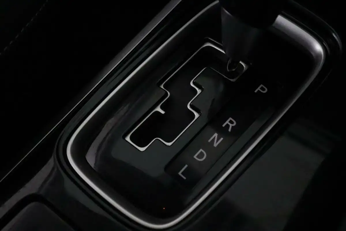 2019-mitsubishi-outlander-20-juro-7st-big-20