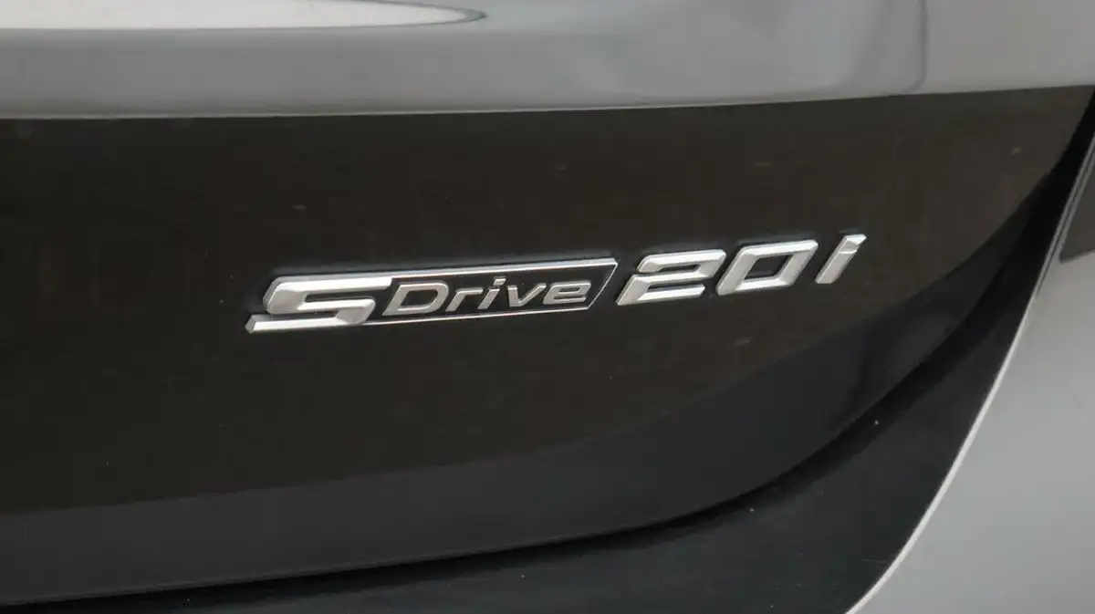 2021-bmw-x1-20-sdrive20i-xline-big-21