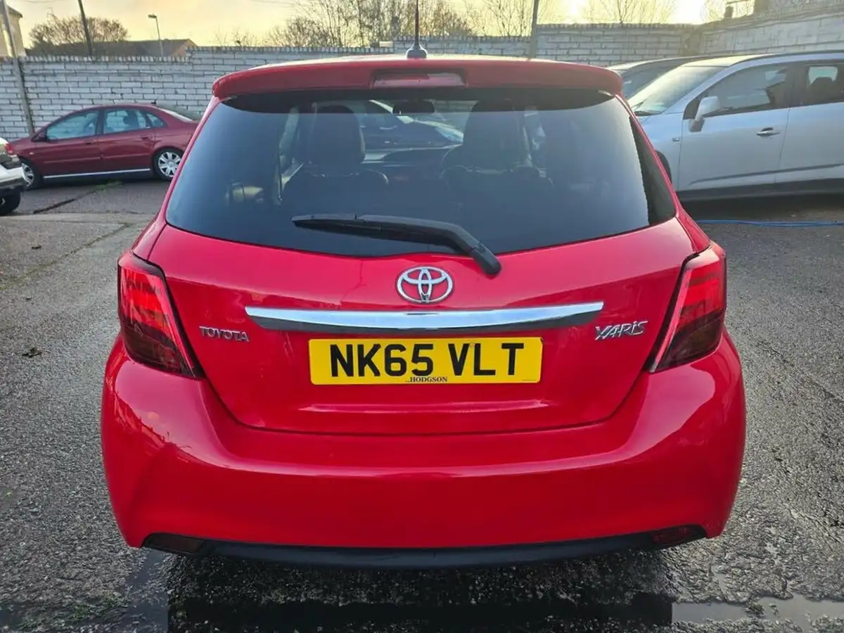 2015-toyota-yaris-133-excel-big-3