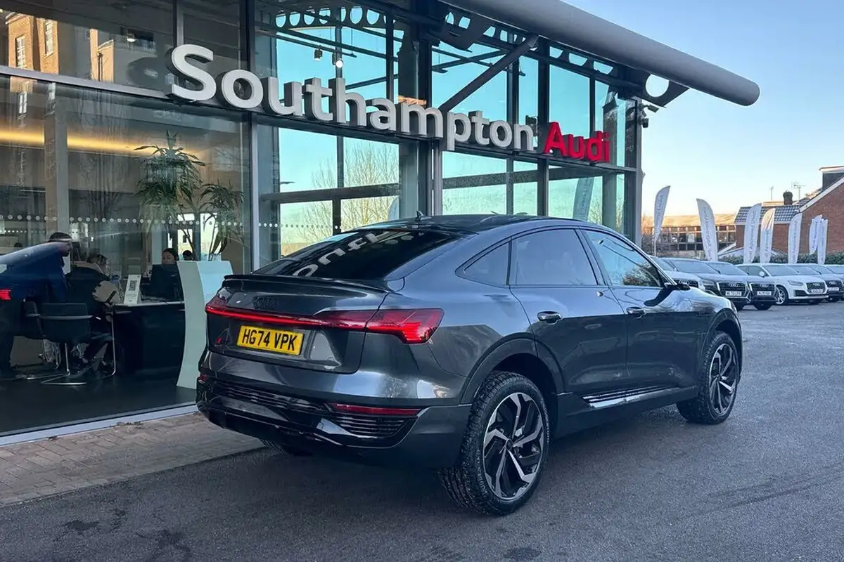 2024-audi-q8-e-tron-50e-black-edition-sportback-big-5