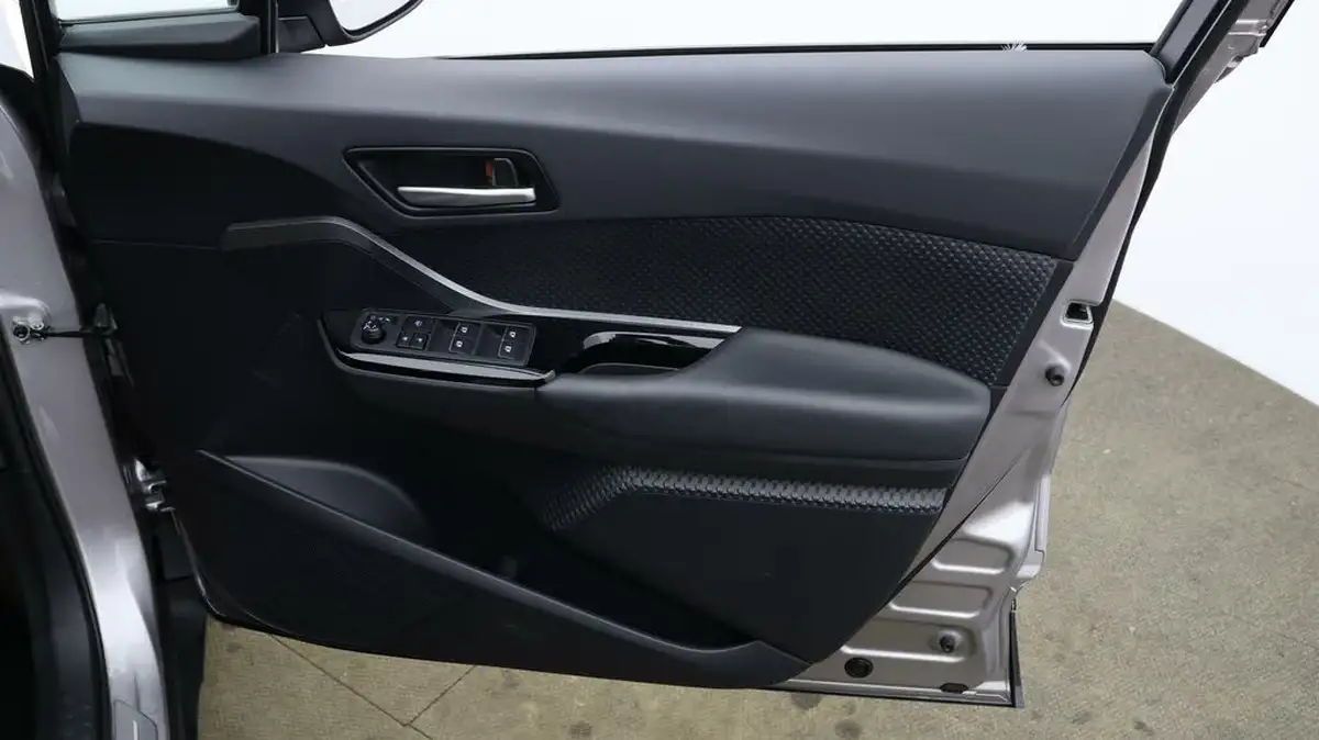 2021-toyota-c-hr-18-vvt-i-gr-sport-big-14