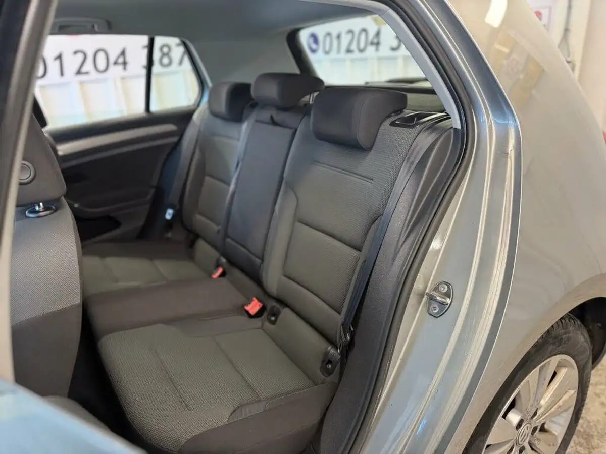 2013-volkswagen-golf-20tdi-se-ss-hatchback-5d-big-15