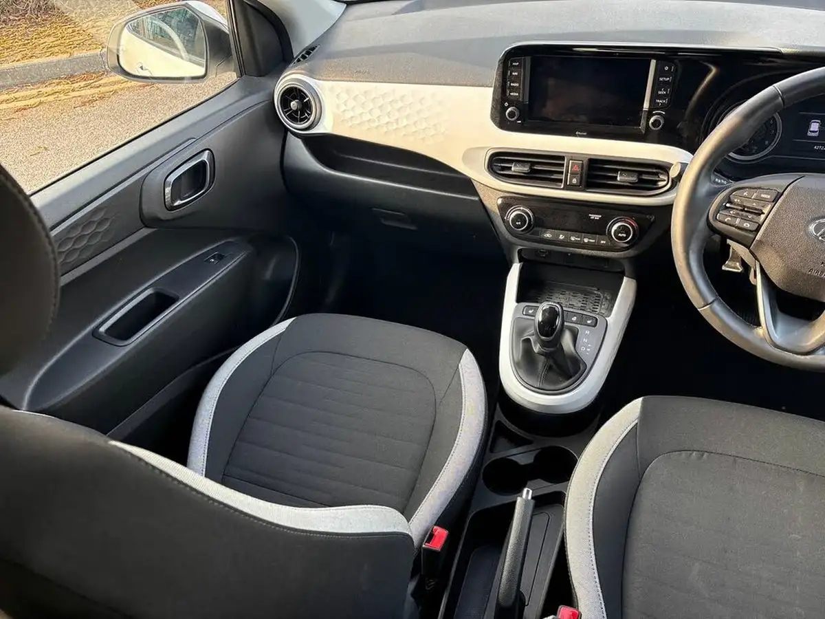 2022-hyundai-i10-12-premium-auto-big-16