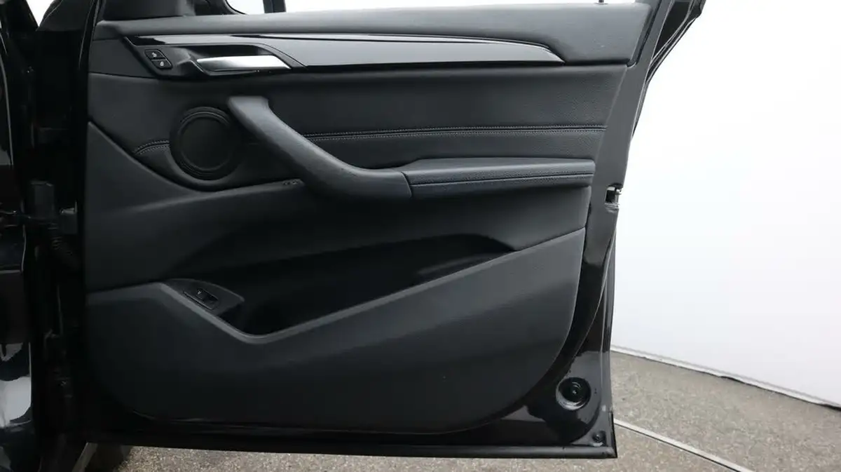 2019-bmw-x1-20-sdrive-20i-xline-sdrive20i-big-15