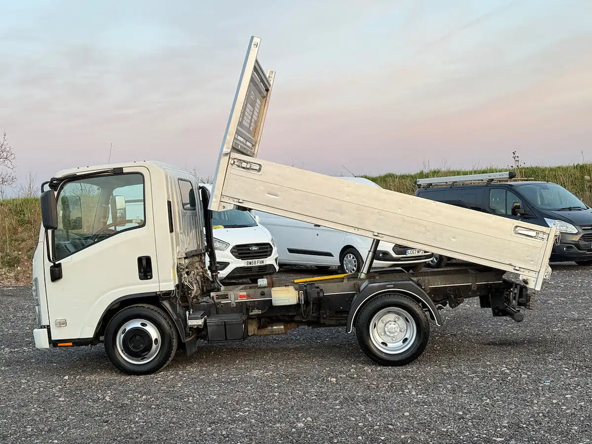 2017-isuzu-truck-n-30td-n35120-s-grafter-dropside-truck-big-4