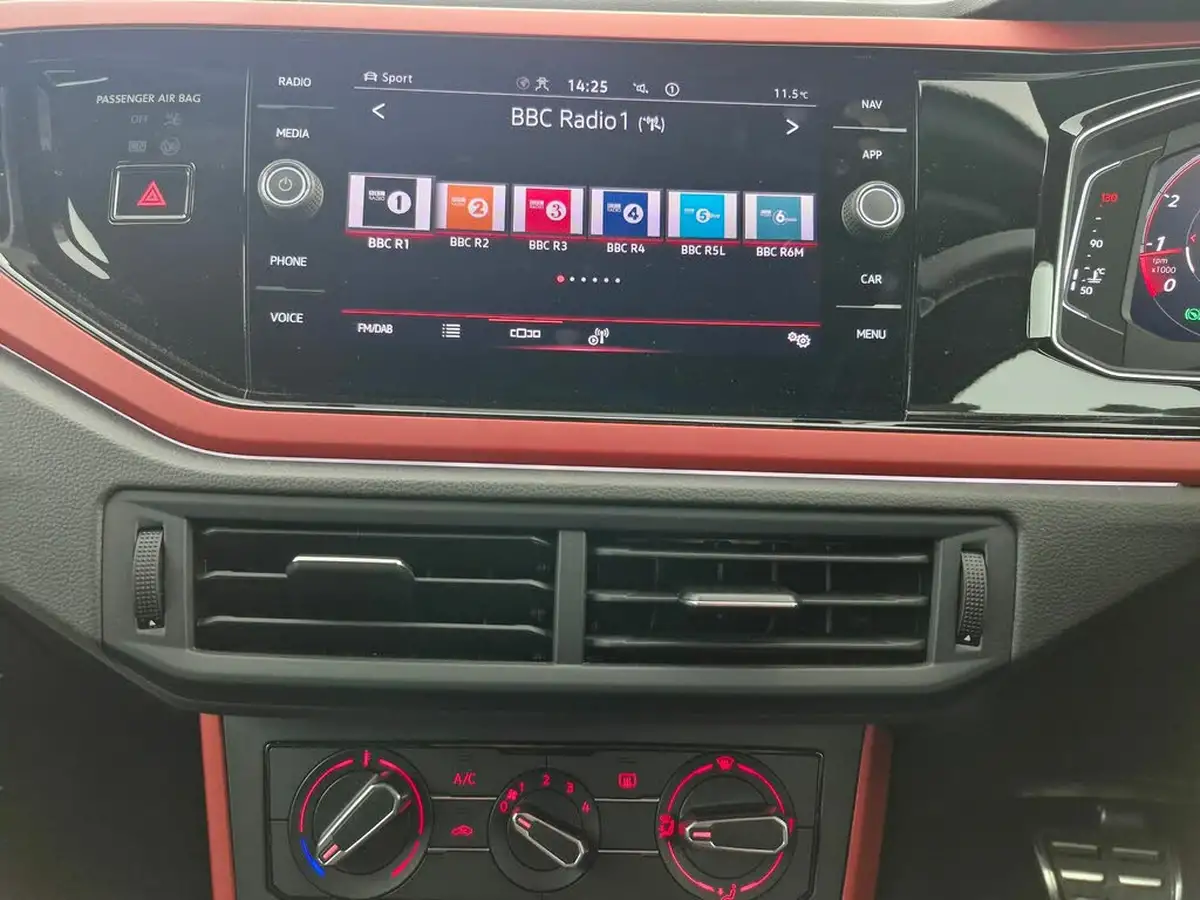 2021-volkswagen-polo-20-tsi-gti-207ps-big-24