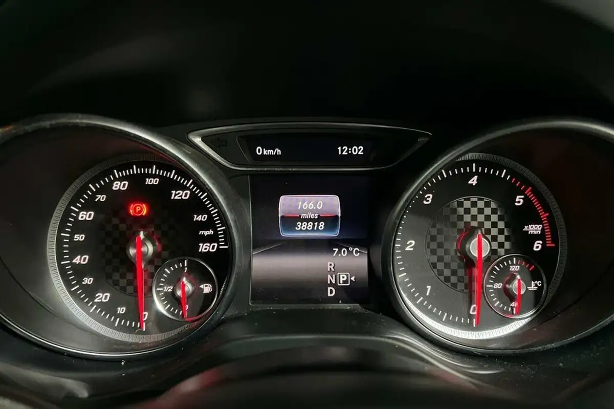 2018-mercedes-benz-a-class-15d-a180d-sport-edition-7g-dct-big-8