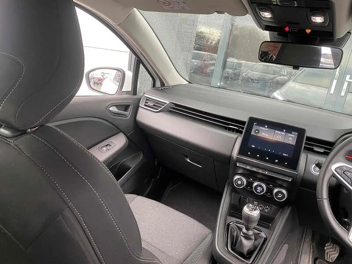 2022-renault-clio-10-tce-iconic-edition-big-30