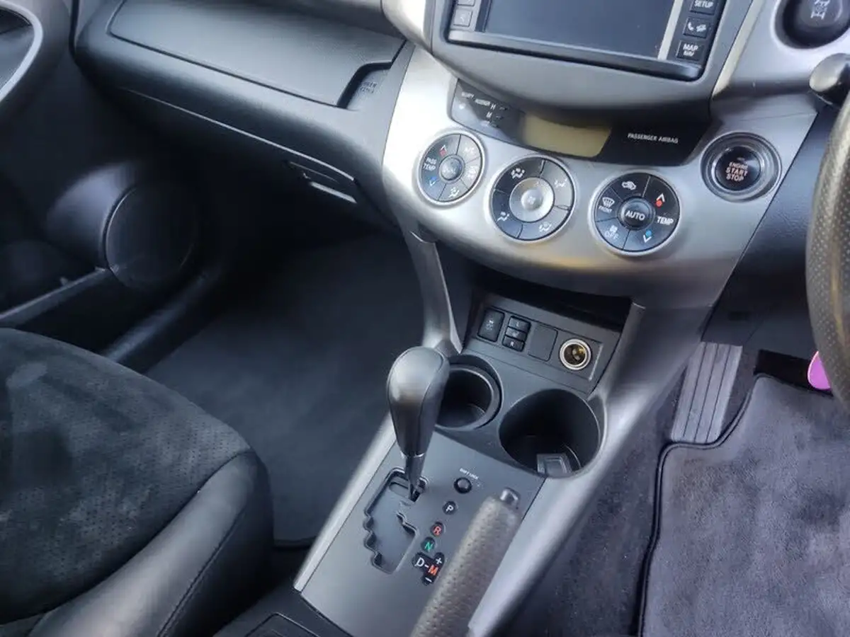 2012-toyota-rav4-22td-sr-150bhp-euro5-big-20